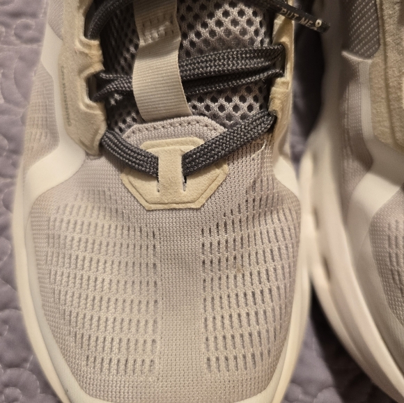 On Cloudrunner 2 - Picture 10 of 13